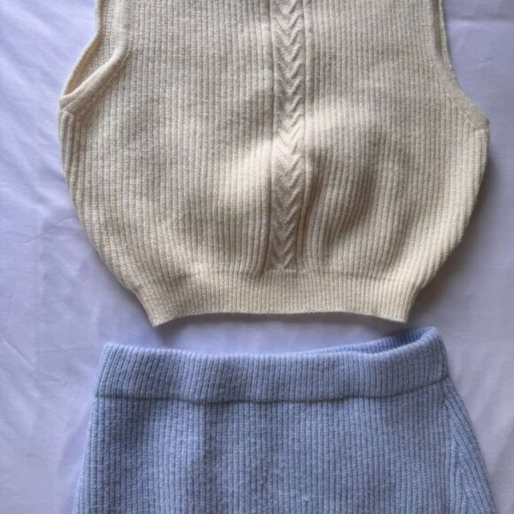 Winter Sleeveless Vest Paired with a Hight Waisted Slip Bodycon Skirt a Vintage - Picture 6 of 7